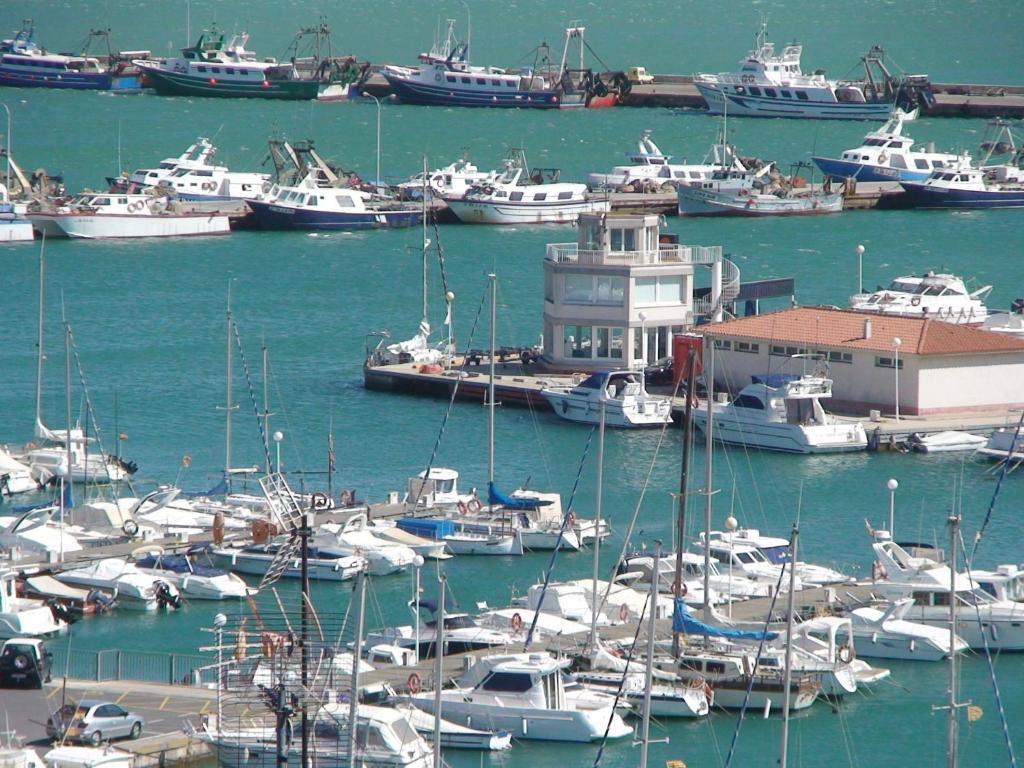 Hotel Del Port Sant Carlos de la Ràpita Exteriör bild
